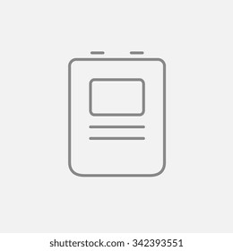 Icono de línea desfibrilador del corazón para web, móvil e infografía. Icono vector de gris oscuro aislado en fondo gris claro.