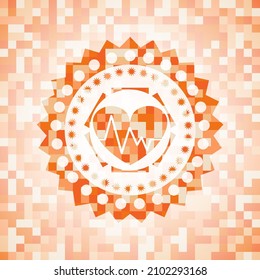 Herz mit EKG-Symbol in abstraktem orangefarbenem Mosaik-Emblem mit Hintergrund. 