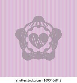 Herz mit EKG-Symbol in realistisch rosa Emblem