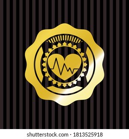 corazón con icono del electrocardiograma dentro del emblema brillante. 