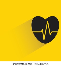 icono de corazón y pulso con sombra sobre fondo amarillo