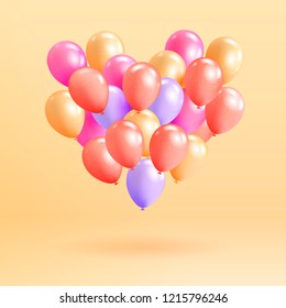 Forma cardíaca hecha de globos realistas de helio brillante flotando sobre fondo amarillo. Globos vectoriales 3D para el día de San Valentín, banderas de boda o promoción o afiches. Globos de color pastel