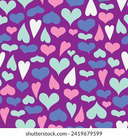 Corazones sobre un fondo claro sin inconvenientes. La Mano Cortada. Pequeño corazón rosado en un diseño rojo. Impresión romántica estilo para tela, textiles, San Valentín. Ilustración del vector