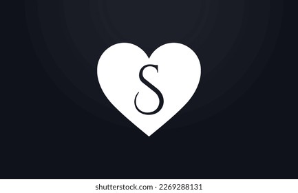 Herzform. Rotes Herz signiert Buchstaben. Valentinsymbol und Liebessymbol. Romantische Liebe mit Herzzeichen und Briefen. Giftrote Liebe