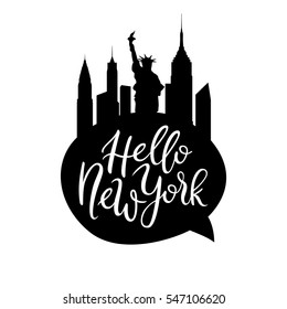 Hola, ciudad de Nueva York cita burbuja. Grabado moderno de caligrafía. Estatua de la libertad, otros monumentos de Nueva York, texto. Ilustración vectorial. Vector de stock