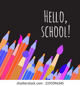 Hallo Schulkarte, Druck oder Poster. Zurück zur Schule, Vektorgrafik. Stifte und Bürsten auf schwarzem Hintergrund.
