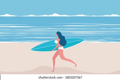 Mujer en bikini sosteniendo tablas de surf en el fondo del mar en la playa