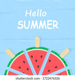 Hola verano.Pieza de sandía sobre fondo de madera azul.Ilustración vectorial.