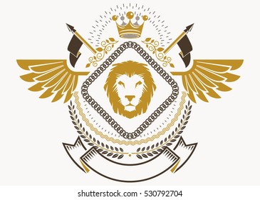 Emblema decorativo del escudo heráldico de armas con alas de pájaro, ilustración vectorial de la corona real y la cruz cristiana