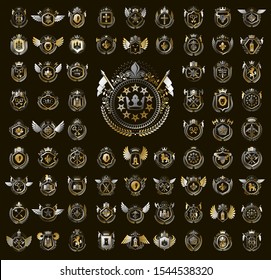 Heraldisches Wappen-Vektor-Großset, Vintage-antike Heraldische Abzeichen und Preisverleihung, Symbole in klassischen Design-Elementen, Familien- oder Firmenlogos.