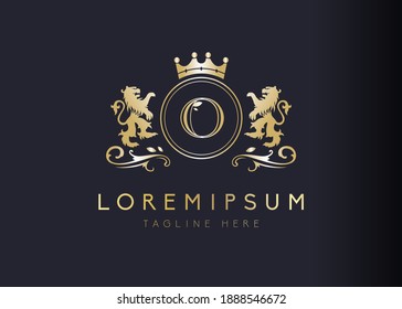 Letras iniciales del león heráldico O diseño del logo. Ilustración vectorial de la lujosa letra real O con diseño floral, corona y emblema de león. Firmar la plantilla de icono de símbolo