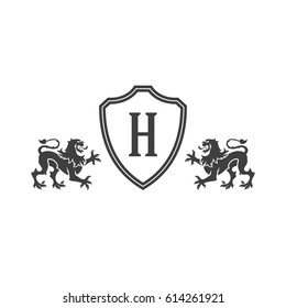 Leones heráldicos y monograma en escudo Aislado sobre el icono del vector de fondo blanco en estilo retro. Puede utilizarse para el logotipo de crepe o para la insignia heráldica.