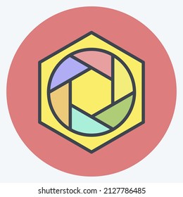 Icono de Diafragma Hexagonal en el estilo de mate de color de moda aislado en un fondo azul suave