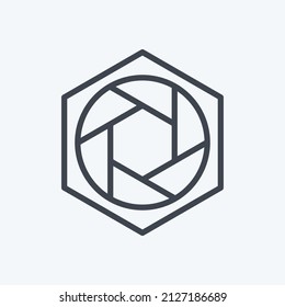 Icono de Diafragma Hexagonal al estilo de línea de moda aislado en un fondo azul suave
