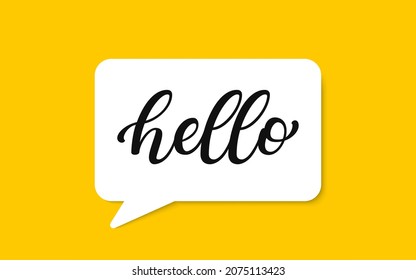 Hola, hola, burbuja del discurso. Una burbuja de habla con la inscripción manuscrita "Hola" aislada en el fondo amarillo. Diseño de banderas brillantes para vectores