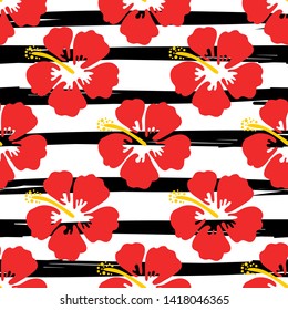 Patrón de hibiscus. Fondo inmaculado con flores coloridas sobre fondo a rayas. Ilustración del vector