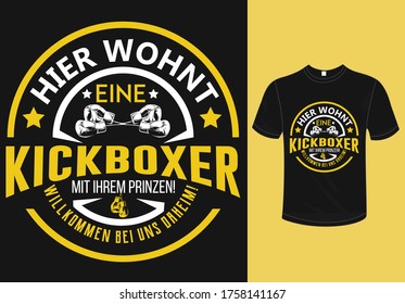 Hier Wohnt Kickboxer Mit ihem prinzen willkommen beiuns daheime t-shirt