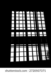 Vector de plantilla blanco y negro de alto contraste de una ventana cuadriculada. Ilustración geométrica minimalista para diseño arquitectónico, concepto de barras de prisión y fondos de silueta abstracta.