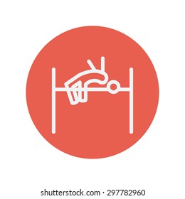 Icono de línea delgada de salto alto para diseño plano minimalista web y móvil. Icono blanco vector dentro del círculo rojo.