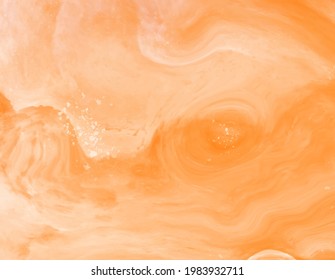 Diseño vectorial de alta calidad. Forma de tinta alcohólica en colores naranja, dorado y blanco. Pintura abstracta vectorial. Elemento de decoración de bodas. Arte de pintura naranja con elementos de brillo blanco.