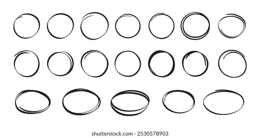 Resaltar círculo aislado dibujado a mano conjunto . Doodle Colección de marcadores de diferentes círculos negros. Ilustración vectorial