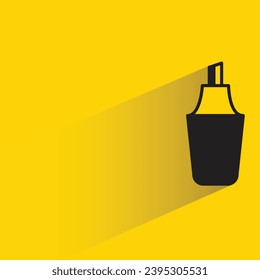 resalte y marque el icono de la pluma con sombra sobre fondo amarillo