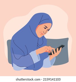 hijab mujer sentada mirando fijamente mensajes de texto de teléfono