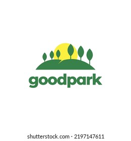 Hügelpark-Grün mit Bäumen und Logo-Design für Sonnenuntergänge