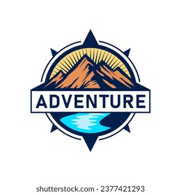 logotipo de aventura al aire libre con diseño de brújula y montaña. Logo de la brújula universal. Concepto retro vintage moderno