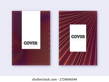 Hipster Cover Design Template Set. Orangefarbene abstrakte Linien auf weinrotem Hintergrund. Klassisches Cover-Design. Gedächtnisblasen-Katalog, Poster, Buchvorlage etc.