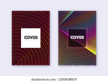 Hipster Cover Design Template Set. Abstrakte Regenbogen-Linien auf weinrotem Hintergrund. Kreatives Cover-Design. Schöner Katalog, Poster, Buchvorlage etc.