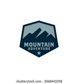 Logo de Hipster de la ilustración del vector de montaña. Vector del logotipo de la placa de montaña