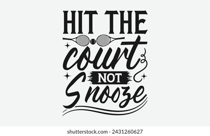 Hit The Court Not Snooze - Diseño de camisetas de tenis, Diseño gráfico de caligrafía, elemento tipográfico, Lindo signo vectorial simple, Motivacional, citas de vida inspiradoras, diseño de arte