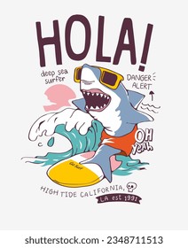 Hola-Slogan mit Cartoon-Hai-Surfgrafik