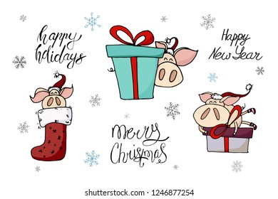 Holiday winter collection of cute doodle christmas characters in santa hats. Funny piggies - symbol of 2019 year. Christmas and new year lettering calligraphy. Hand drawn illustration. Festive card.