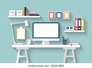  Hogar. Monitor en blanco, Muérete.  Computadora de escritorio, lámpara, diario, libros, marcos y accesorios en la mesa en una sala soleada. Elegante interior blanco con largas sombras aisladas en azul. Diseño plano vectorial