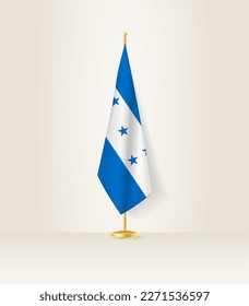 Honduras Flagge auf einem Flaggenstand. Vektorgrafik.