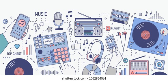 Banner horizontal con manos y varios dispositivos para reproducir y escuchar música - aplicación móvil en smartphone, reproductor, boombox, radio, micrófono, auriculares. Ilustración vectorial moderna.