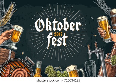 Afiche horizontal para el festival oktoberfest. Cerveza puesta con grifo, vidrio, botella, rama de lúpulo con hoja, barril. Ilustración vectorial de grabado aislada en fondo oscuro