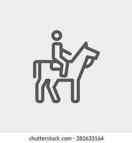 Línea delgada de icono de equitación para diseño de web y móvil, minimalista moderno y plano. Icono vector de gris oscuro sobre fondo gris claro.