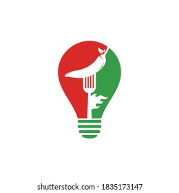 Chili caliente con forma de bombilla de horquilla concepto Diseño de logotipo. Plantilla de logotipo de chile y tenedor para comida picante, menú de restaurante.