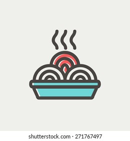 Heiße Mahlzeit in Platte Icon dünne Linie für Web und mobile, moderne minimalistische flache Design. Vektorsymbol mit dunkelgrauem Umriss und Offset-Farbe auf hellgrauem Hintergrund.