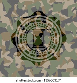 hourglass icon on camo pattern