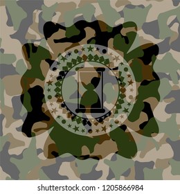 hourglass icon on camouflage pattern