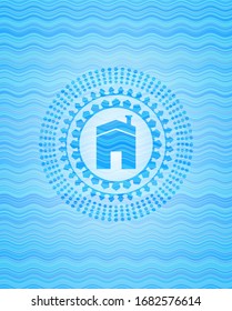 icono de la casa dentro de la insignia estilo onda azul cielo.