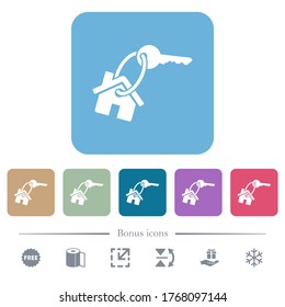 Iconos planos de color blanco de la llave de la casa en fondo cuadrado redondeado de color. 6 iconos de bonificación incluidos