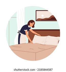 Niña de la casa en habitación de hotel de limpieza uniforme. Mujer doméstica cambiando de ropa de cama en el apartamento. El concepto de servicio de limpieza. Dibujo vectorial plano de color aislado en fondo blanco