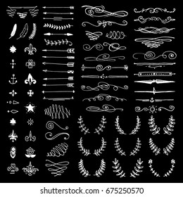 Enorme paquete o conjunto grabado a mano en el estilo antiguo o antiguo de boceto, la vintage florece los elementos de diseño caligráfico decoraciones. logotipo o emblemas, etiqueta retro y placa. ornamentos y monogramas