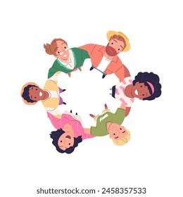 Umarmt Menschen, die nach oben schauen. Huddle Freunde oder Mitarbeiter-Team in der Kreisansicht, multikulturelle Umarmung von Menschen gemeinsam über Kopf, Inklusion Student Vertrauen Klassige Vektorillustration der Freundschaftsgruppe