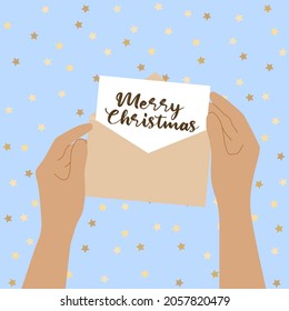 Las manos humanas tienen un sobre abierto con una carta. Concepto de la carta de lectura con felicitación Feliz Navidad. Tarjeta de felicitación. Ilustración plana del vector